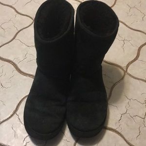 Uggs boots classic short size 8